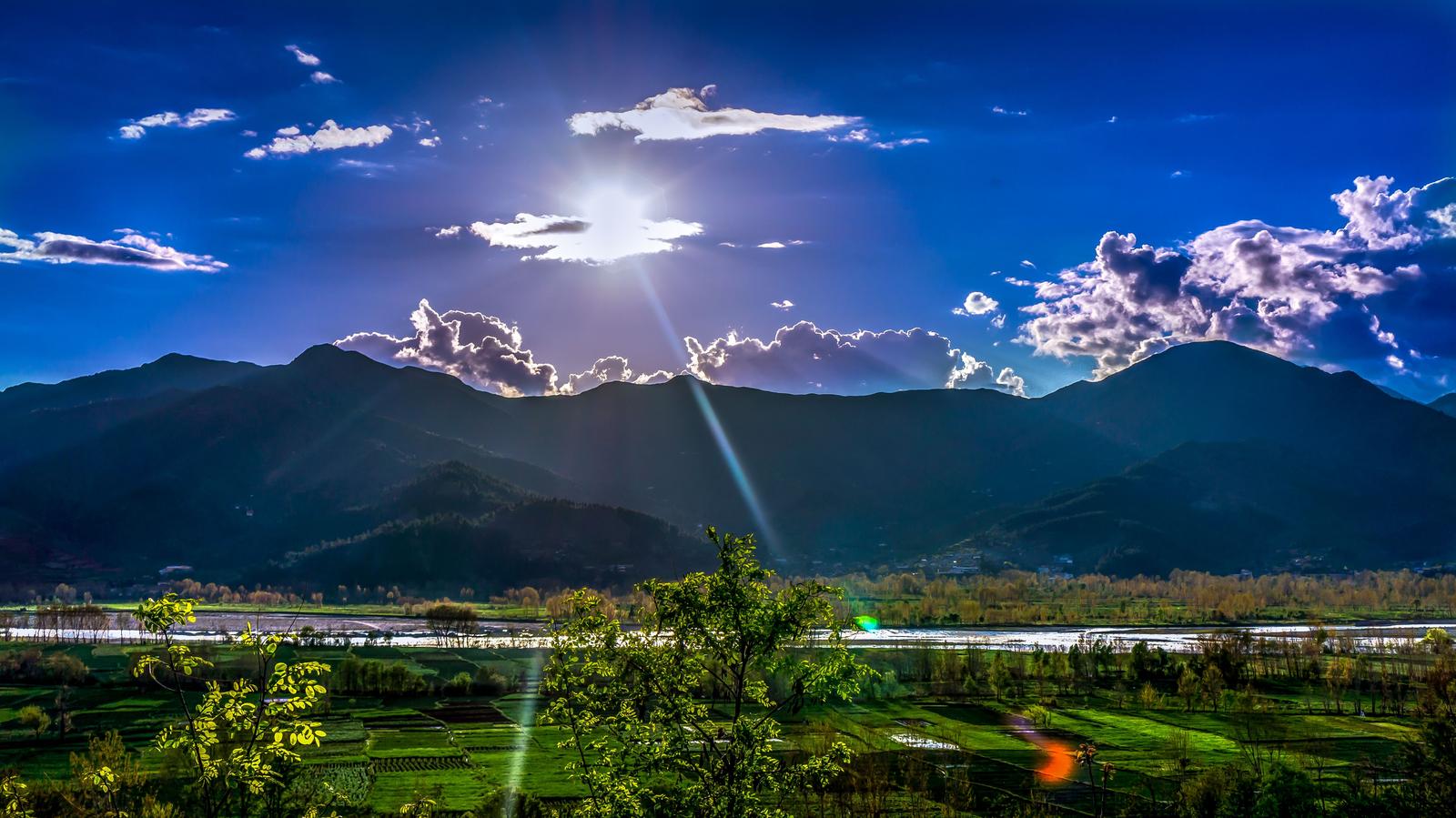 Paradise Valley scenery